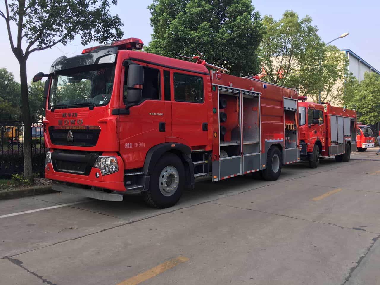 重汽豪沃7噸干粉水聯(lián)用消防車